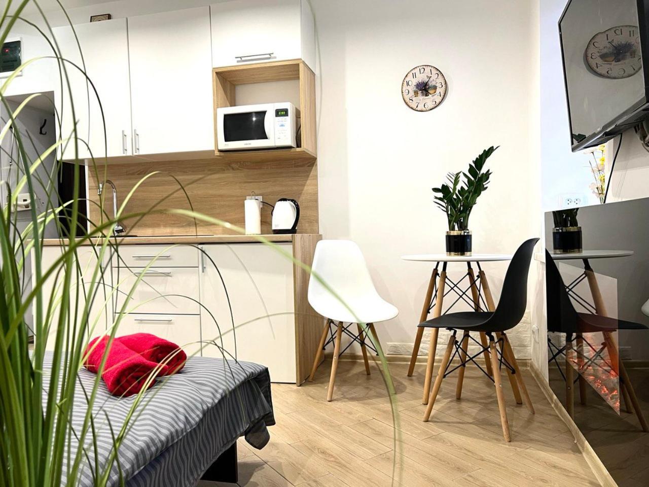 Apartments Vip Avalon Lviv Buitenkant foto