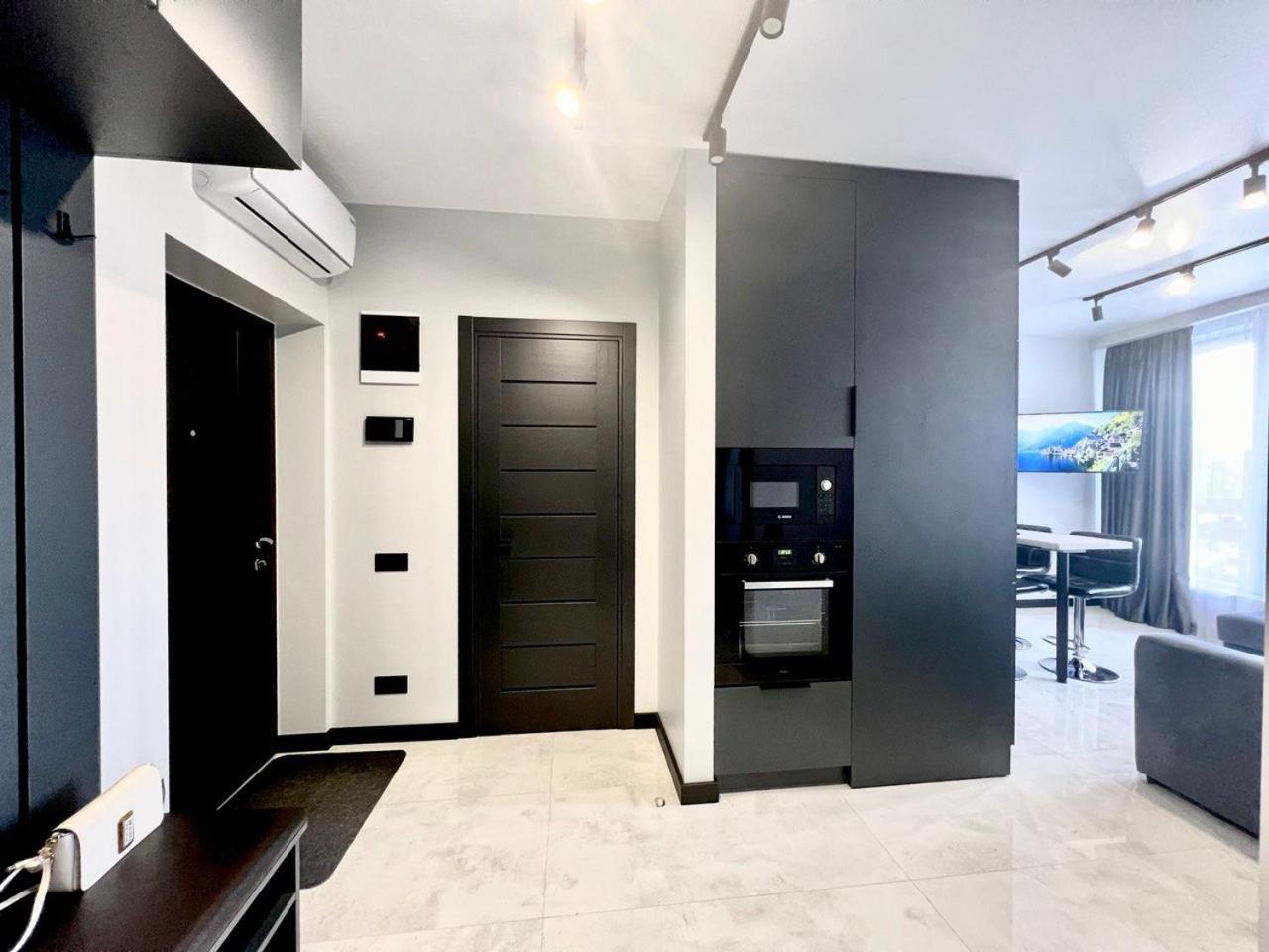 Apartments Vip Avalon Lviv Buitenkant foto