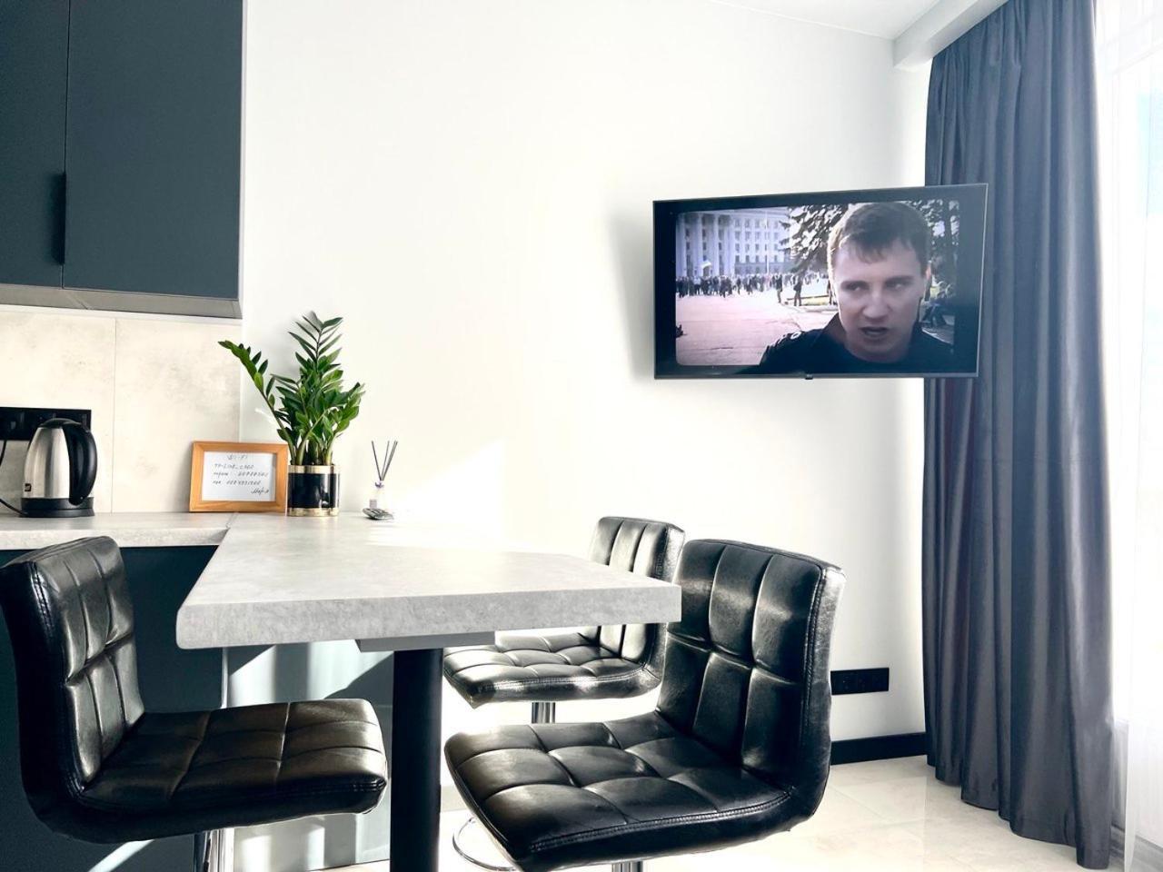 Apartments Vip Avalon Lviv Buitenkant foto