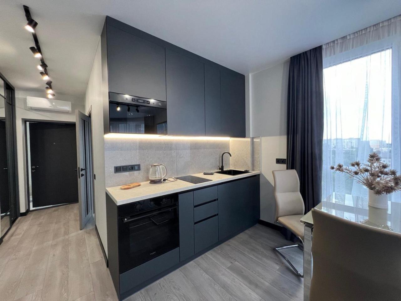 Apartments Vip Avalon Lviv Buitenkant foto