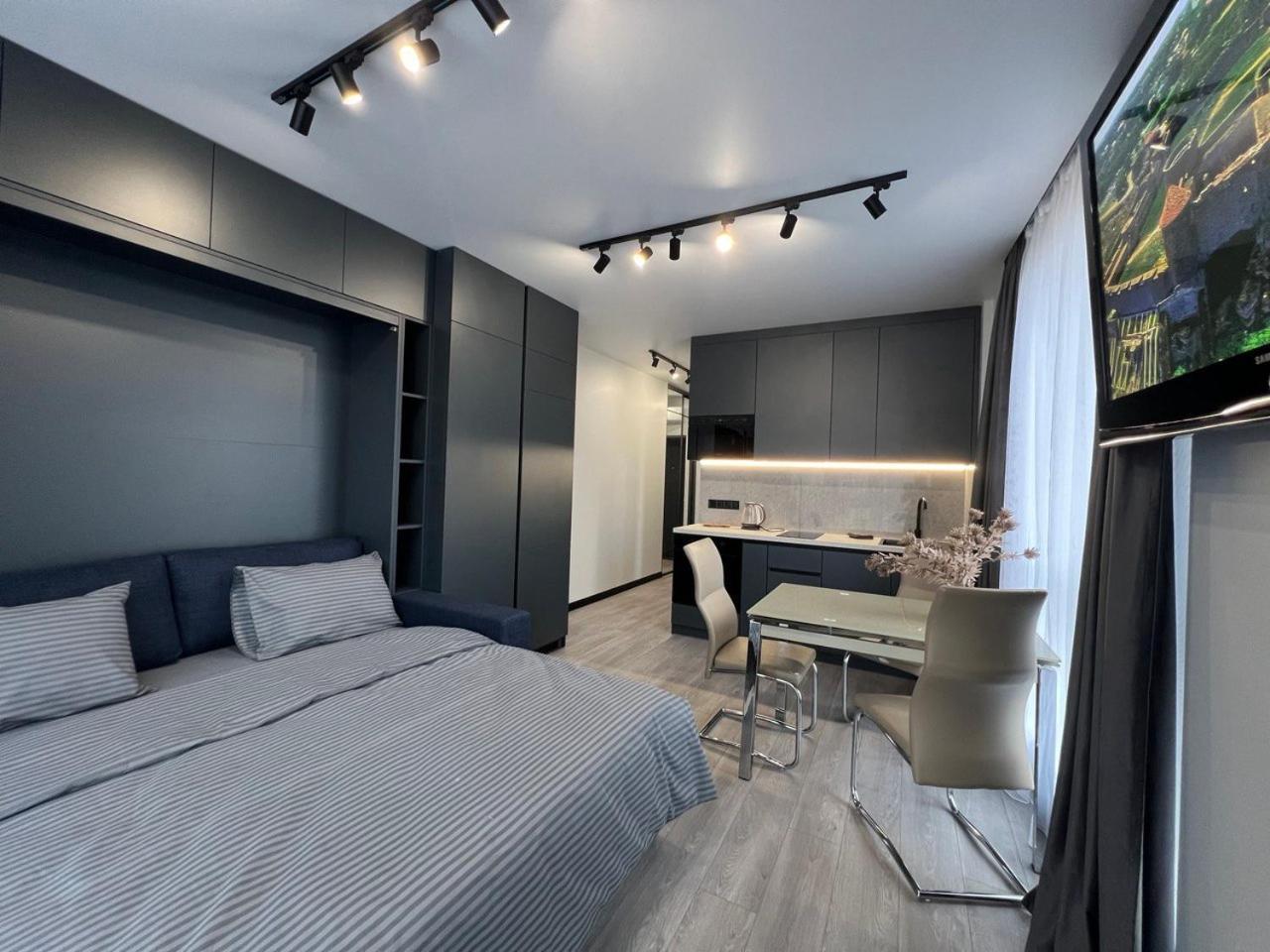 Apartments Vip Avalon Lviv Buitenkant foto