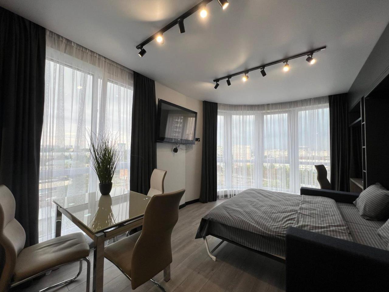 Apartments Vip Avalon Lviv Buitenkant foto