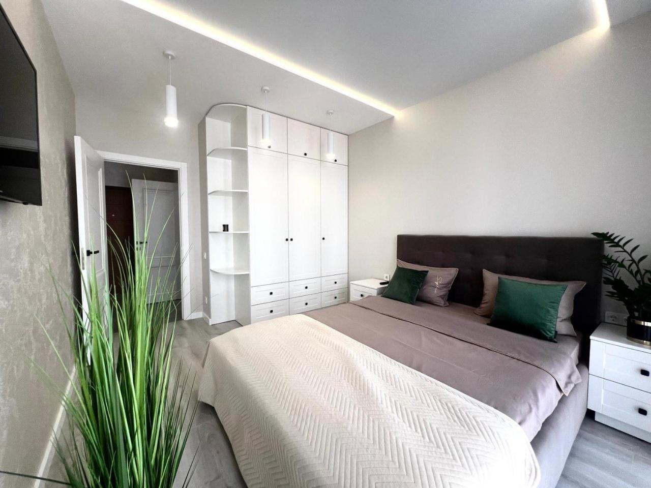 Apartments Vip Avalon Lviv Buitenkant foto