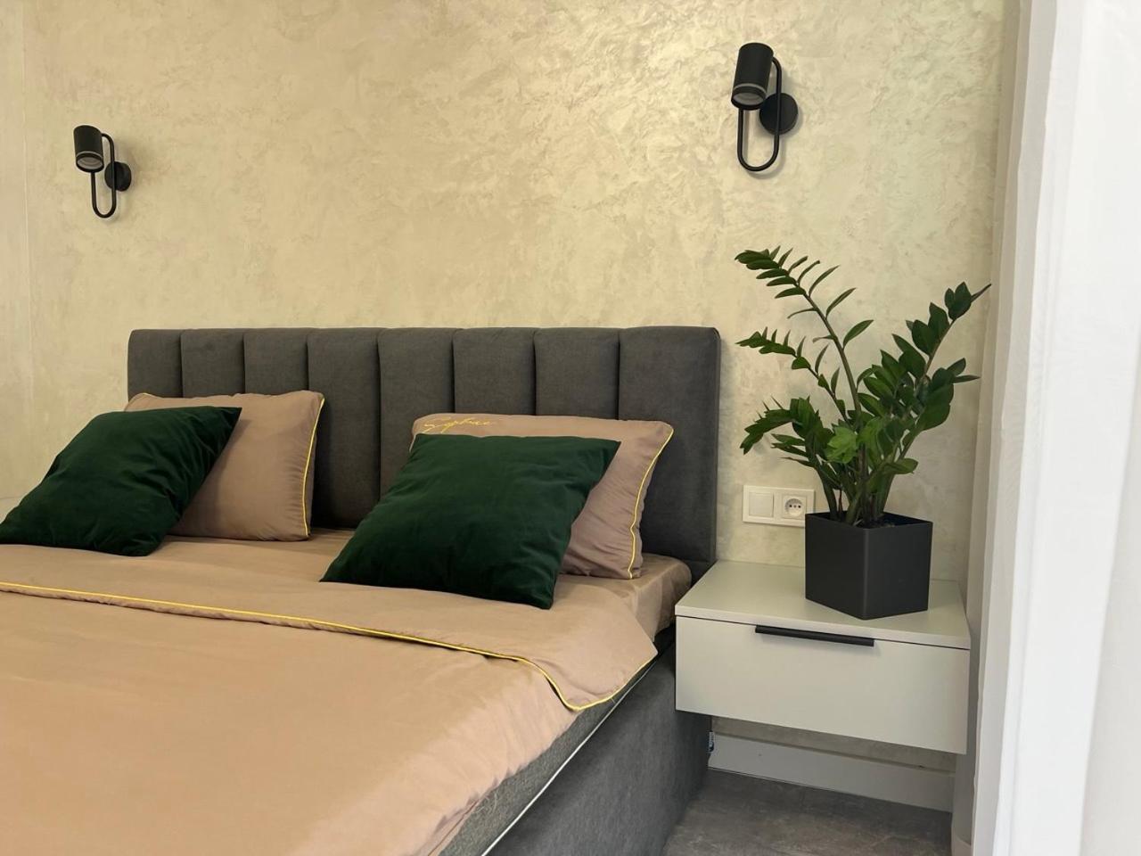 Apartments Vip Avalon Lviv Buitenkant foto