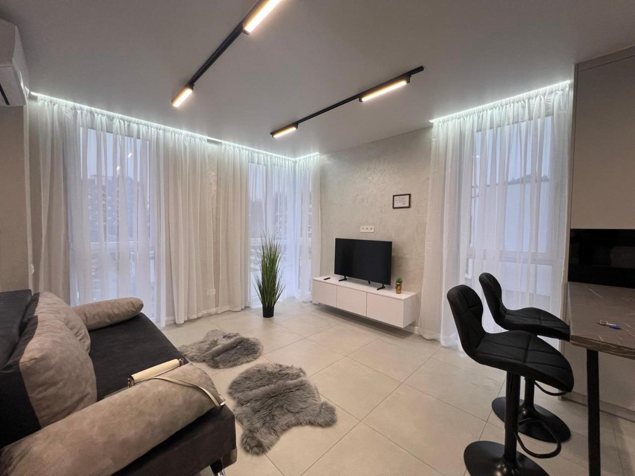 Apartments Vip Avalon Lviv Buitenkant foto