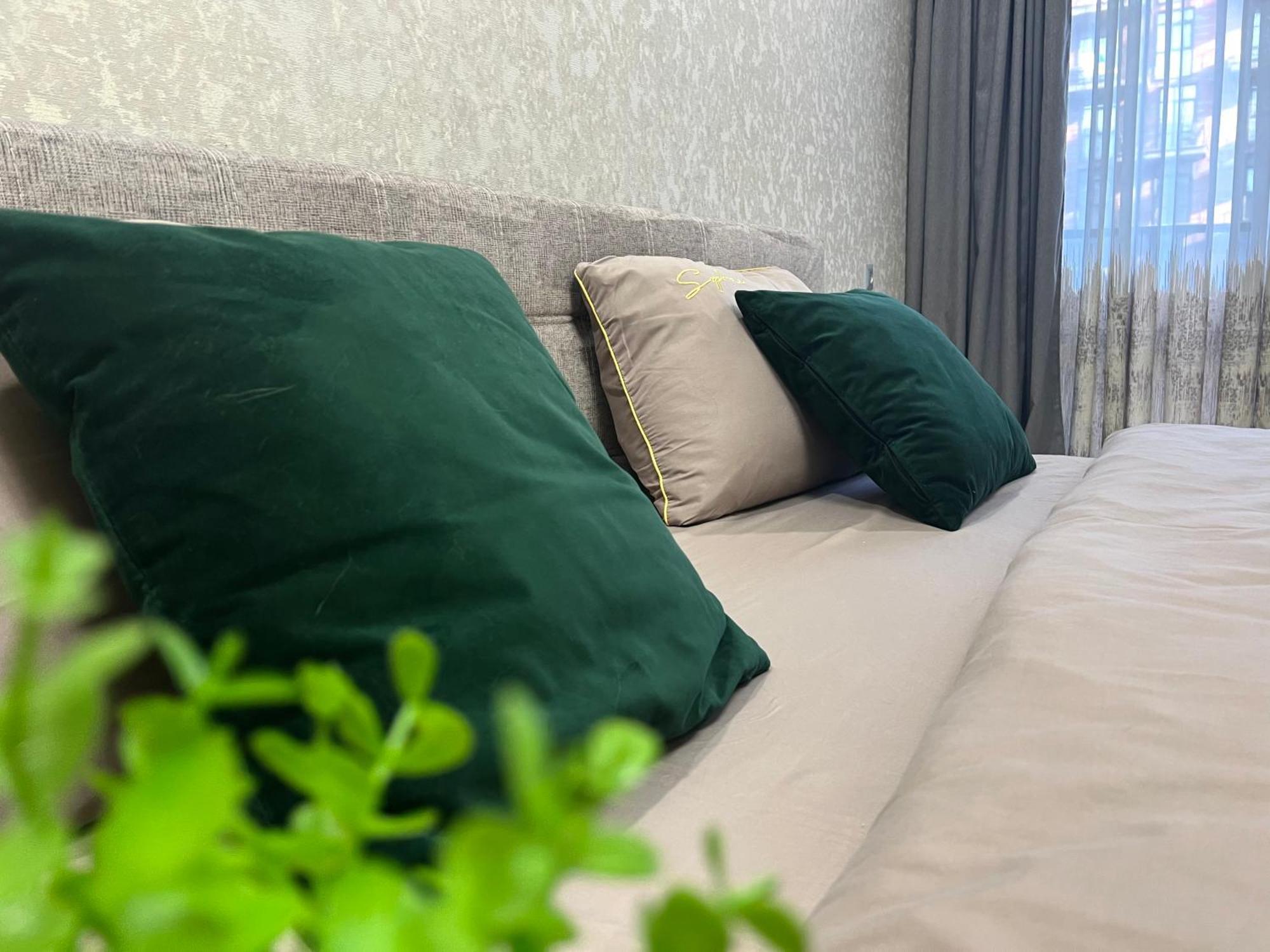 Apartments Vip Avalon Lviv Buitenkant foto